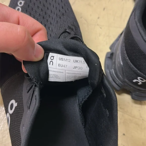 On Cloud X4, like new condition, no box or tags - Picture 5 of 6